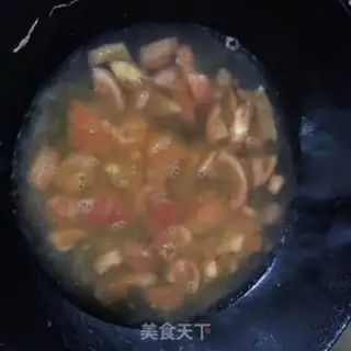Make Tomato eggs pour noodles step 2