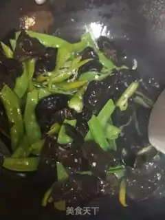 Make Dutch bean ear fried sausage step 5