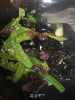 Make Dutch bean ear fried sausage step 6