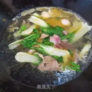 Make Three fresh noodles in Gangnam step 4