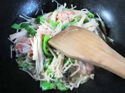 Make Cream shrimp fried golden mushrooms step 5