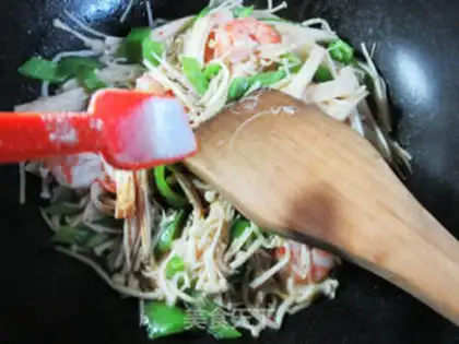 Make Cream shrimp fried golden mushrooms step 7