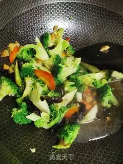 Make Garlic broccoli step 1