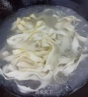 Make Red oil noodles step 4