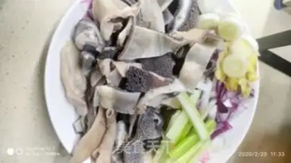 Make Celery on the ginger onions step 0