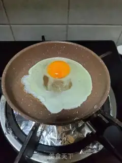 Make Egg sausage sandwich step 2