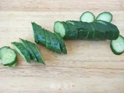 Make cucumber honey water step 1
