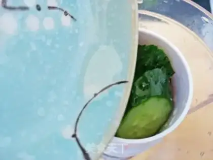 Make cucumber honey water step 3