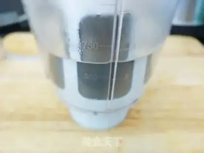 Make cucumber honey water step 4