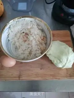 Make Squeeze eggs and rice step 1