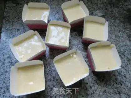 Make Paper cups of salad and orange cake step 7