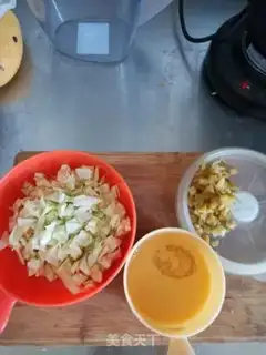 Make Squeeze eggs and rice step 2