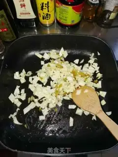 Make Squeeze eggs and rice step 4