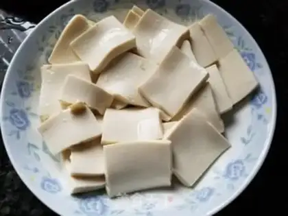 Make Eggs and tofu step 1