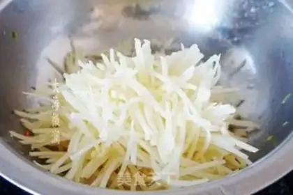 Make A radish potato soup step 2