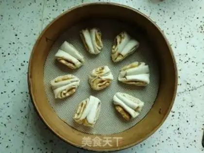 Make Old sesame sauce roll step 15