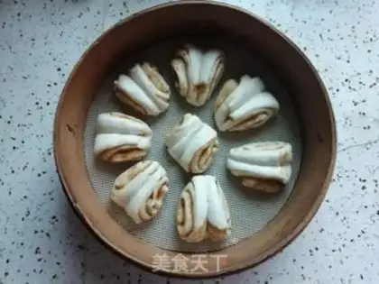 Make Old sesame sauce roll step 16