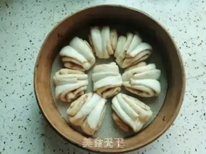 Make Old sesame sauce roll step 17