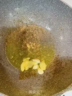 Make Garlic sprouts step 1
