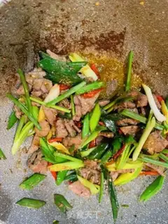Make Garlic sprouts step 5