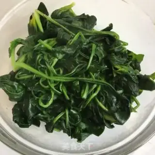 Make Spicy spinach step 1