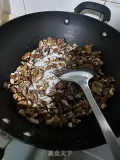 Make Fried walnuts step 2