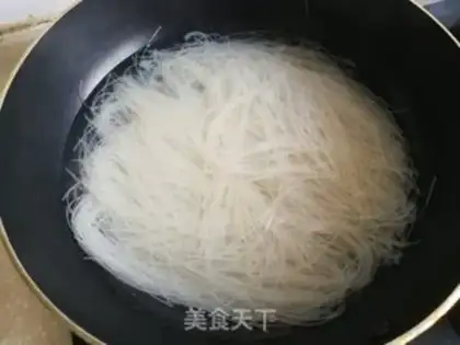 Make The rice noodles step 0
