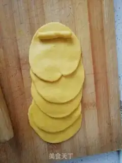 Make Rose rolls step 4