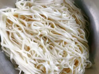 Make Egg and ham noodles step 3