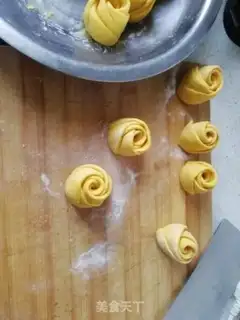 Make Rose rolls step 5