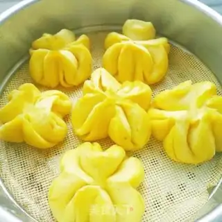 Make Pumpkin rolls step 18