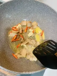 Make Garlic beans dry the pot step 3