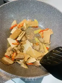 Make Garlic beans dry the pot step 4