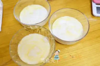 Make Three-colour cream lasagna cake step 2