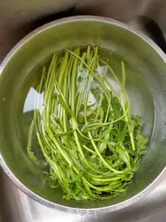 Make Steamed artemisinin balls step 0