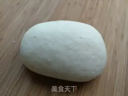 Make Milk knife cut the buns step 1