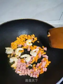 Make Shrimp pineapple rice step 4