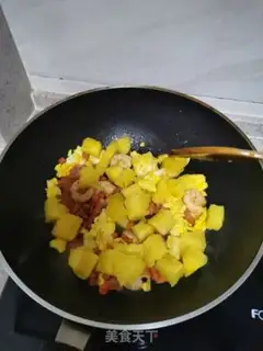 Make Shrimp pineapple rice step 6