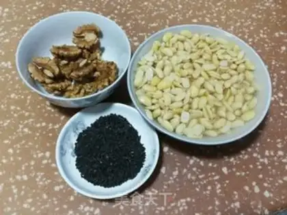 Make Black sesame pecan soy step 0