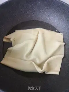 Make Three-swidth bean rolls step 1