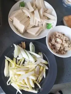 Make Ringing bells with sharp seafood soup step 0