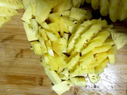 Make Fresh pineapple juice step 2