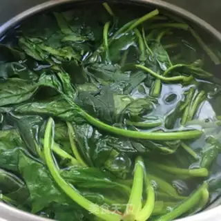 Make Spinach with carrots step 3