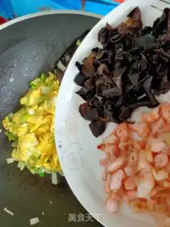 Make Shrimp fried eggs step 8