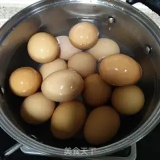 Make Five spicy tea eggs step 4