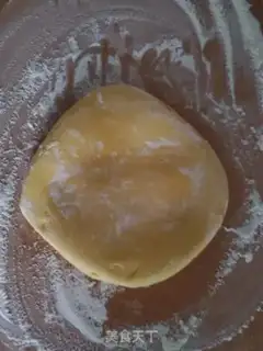 Make Cut the pumpkin buns step 4