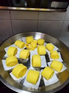 Make Cut the pumpkin buns step 9