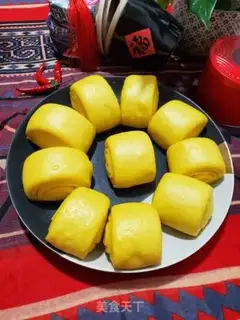 Make Cut the pumpkin buns step 12