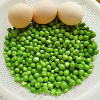 Make Peas fried eggs step 0