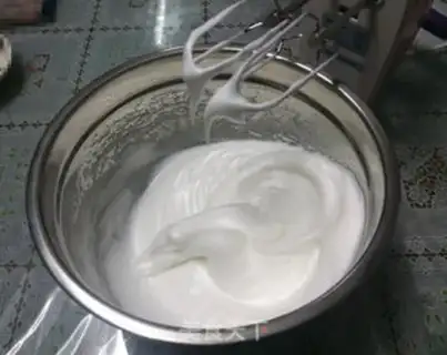 Make Strawberries with tea and cream cake rolls step 7